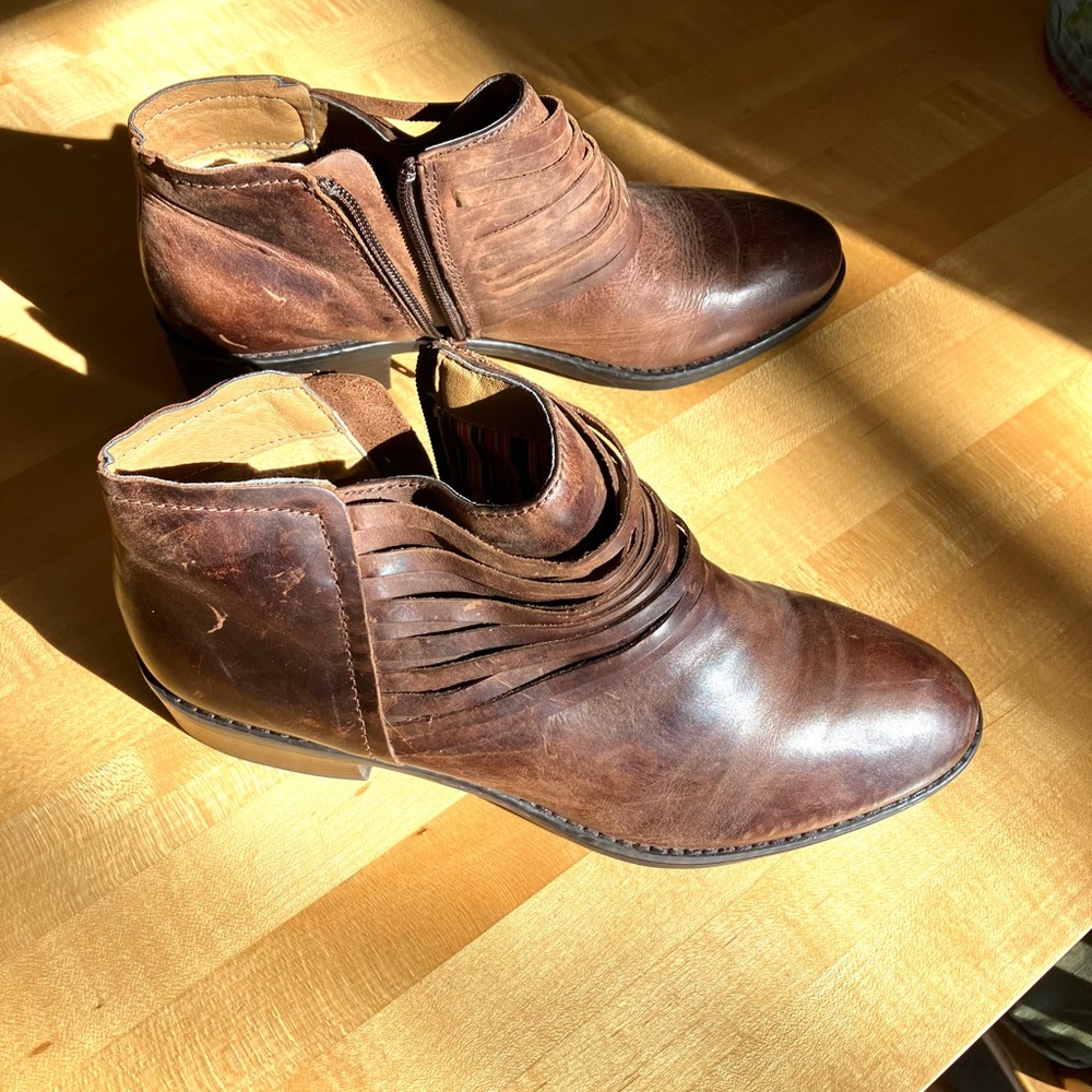 Comfortiva NEW Booties Size 8